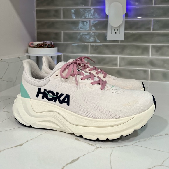 Hoka Shoes - Hoka Arahi 8 Running Shoes Women’s Size 8.5B Color Rose Cream/Alabaster
